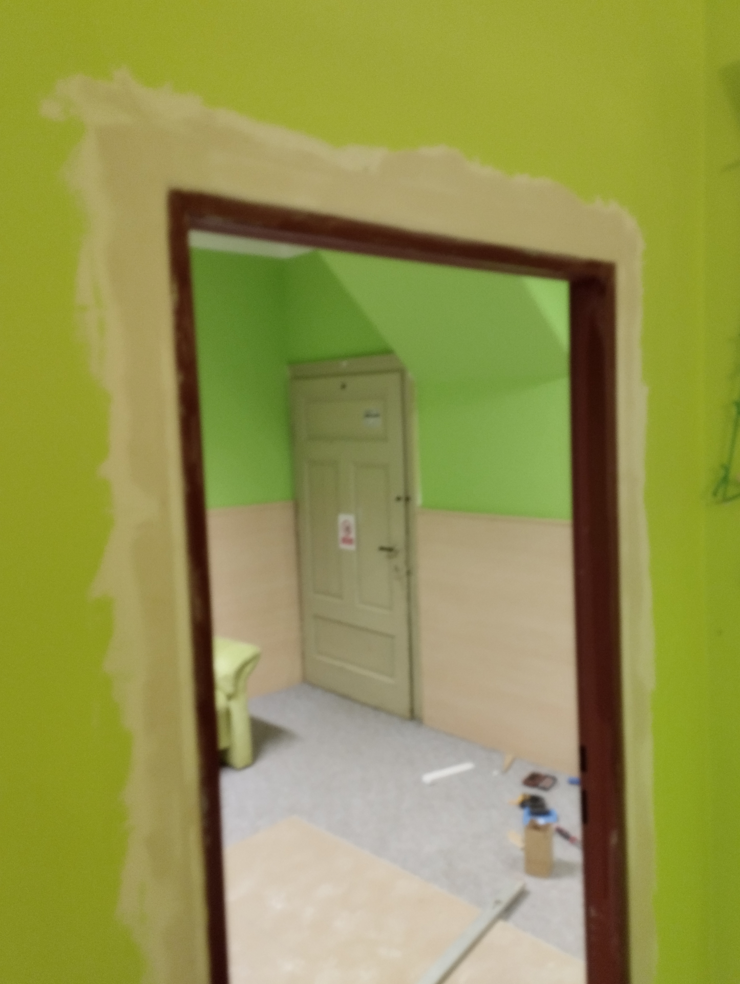 Nové dveře v sádrokartonové stěně — 2. Začištění průchodu