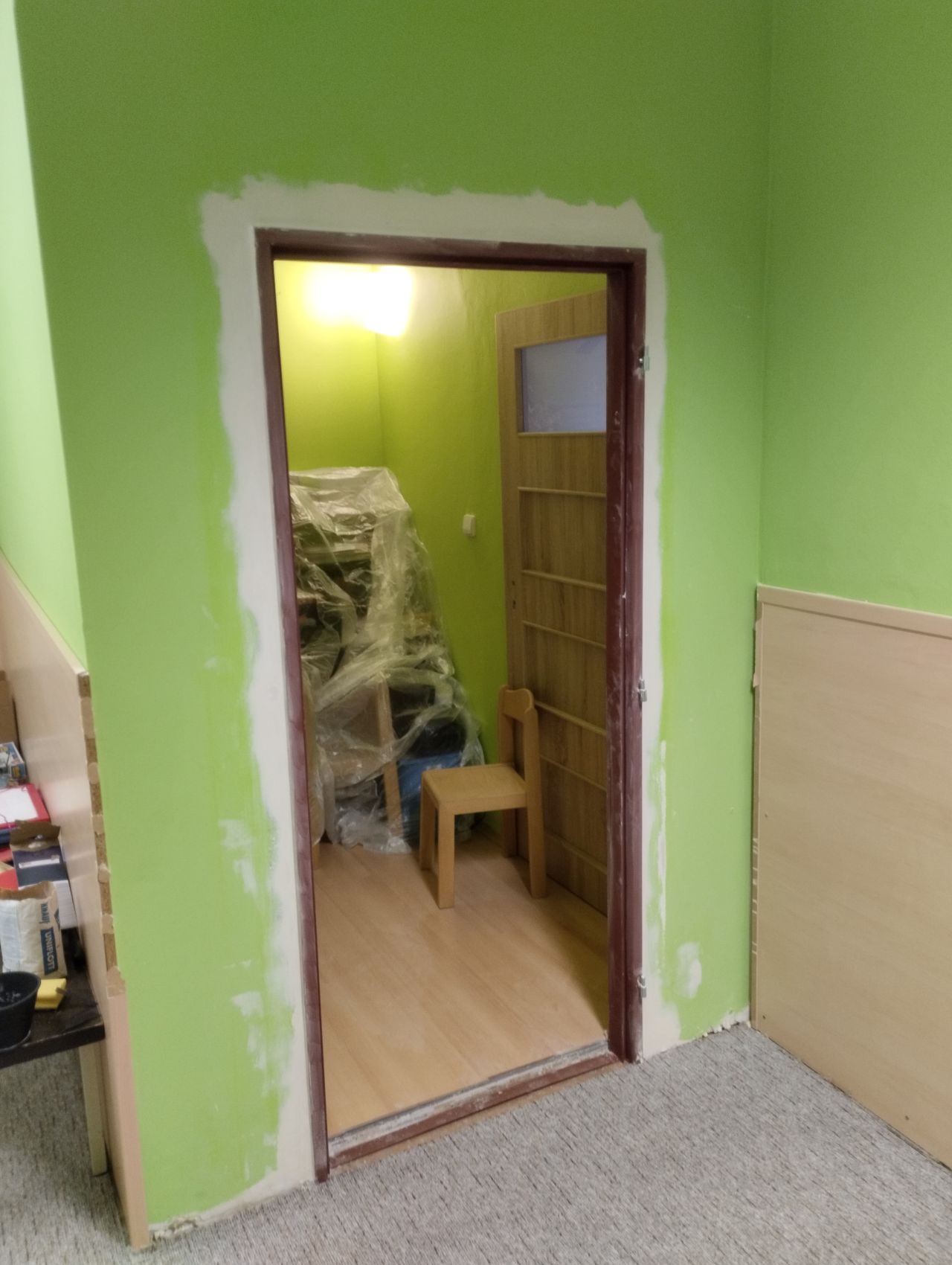 Nové dveře v sádrokartonové stěně — 3. Příprava zárubně