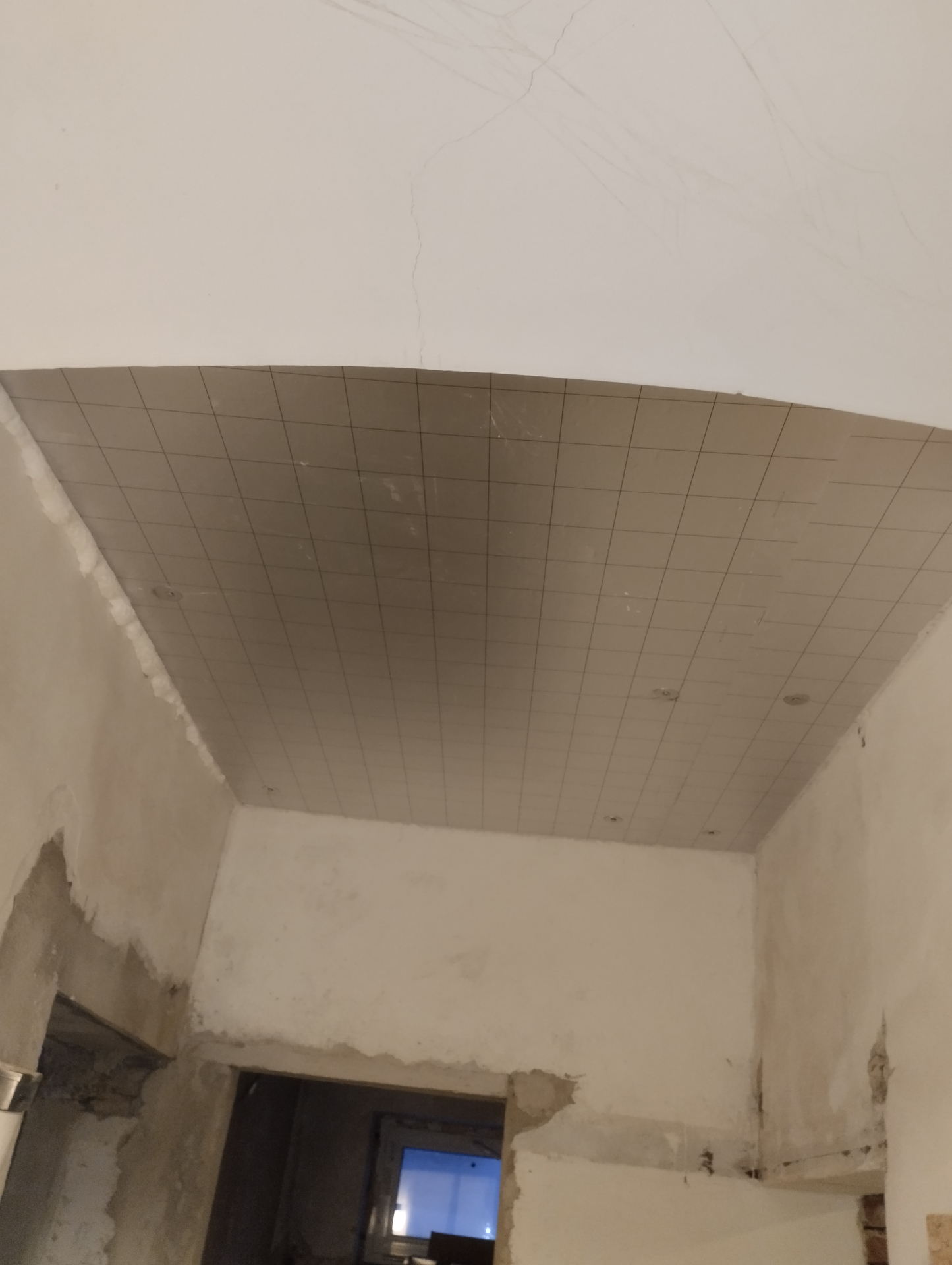 Zateplení stropu PIR deskami — 2. Detail napojení na stěnu