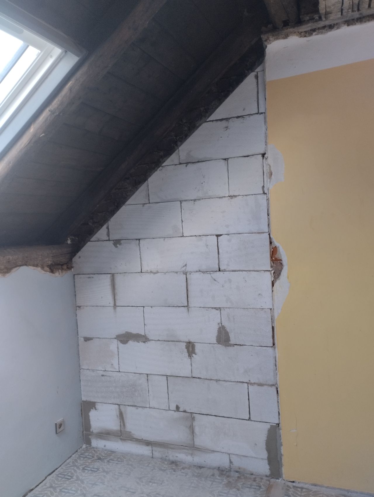 Zazdění výklenků a omítky — 1. Zazdění výklenku