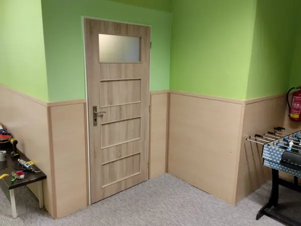 Nové dveře v sádrokartonové stěně – hotovo, Liberec – Rochlice