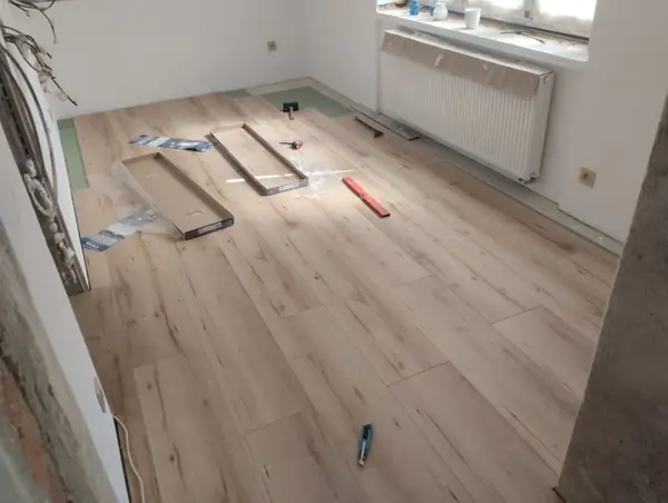 Plovoucí podlaha s kročejovou izolací – pokládka, Liberec – Růžodol